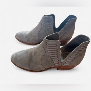 Vince Camuto Pevista Womens Size 8 Shoes Gray Leather Slip On Ankle Bootie